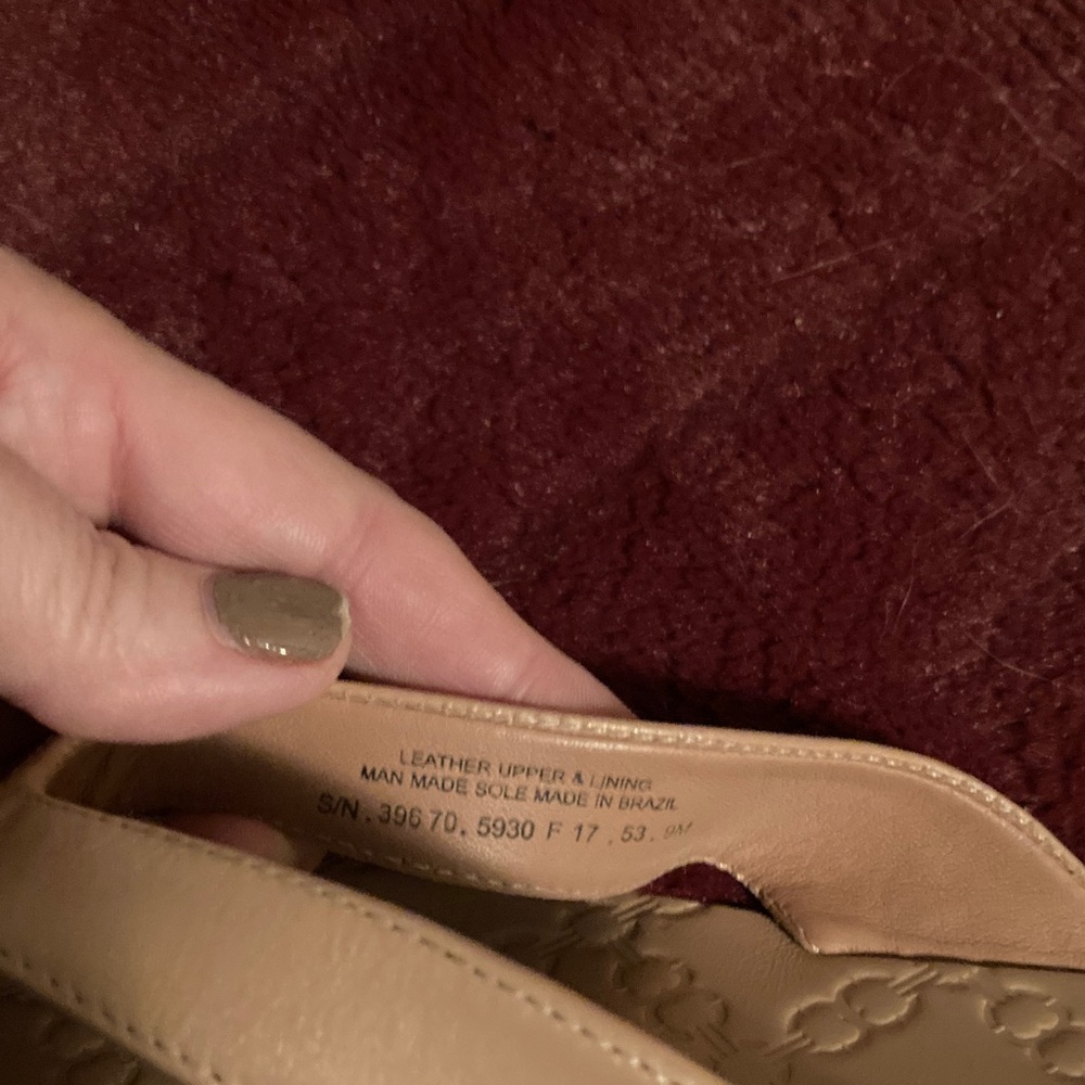 Tory Burch Beige Sandals with Gold Logo - Picture 3 of 4